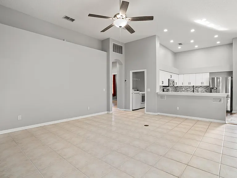 2810 University Acres Dr — Photo 12
