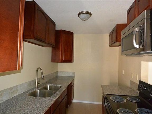 2nd image of 933 Carro Dr