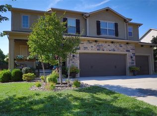 104 S Eastglen Dr, Raymore, MO 64083