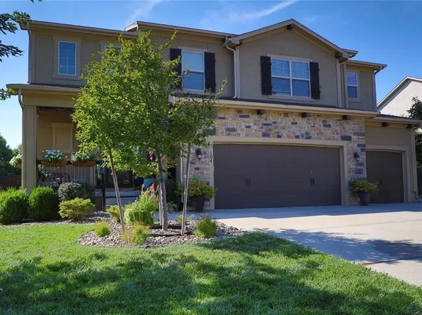 104 S Eastglen Dr, Raymore, MO 64083