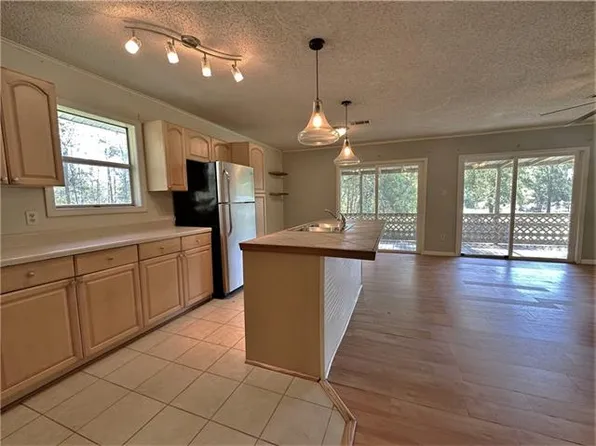 19456 Sisters Rd #A, Ponchatoula, LA 70454