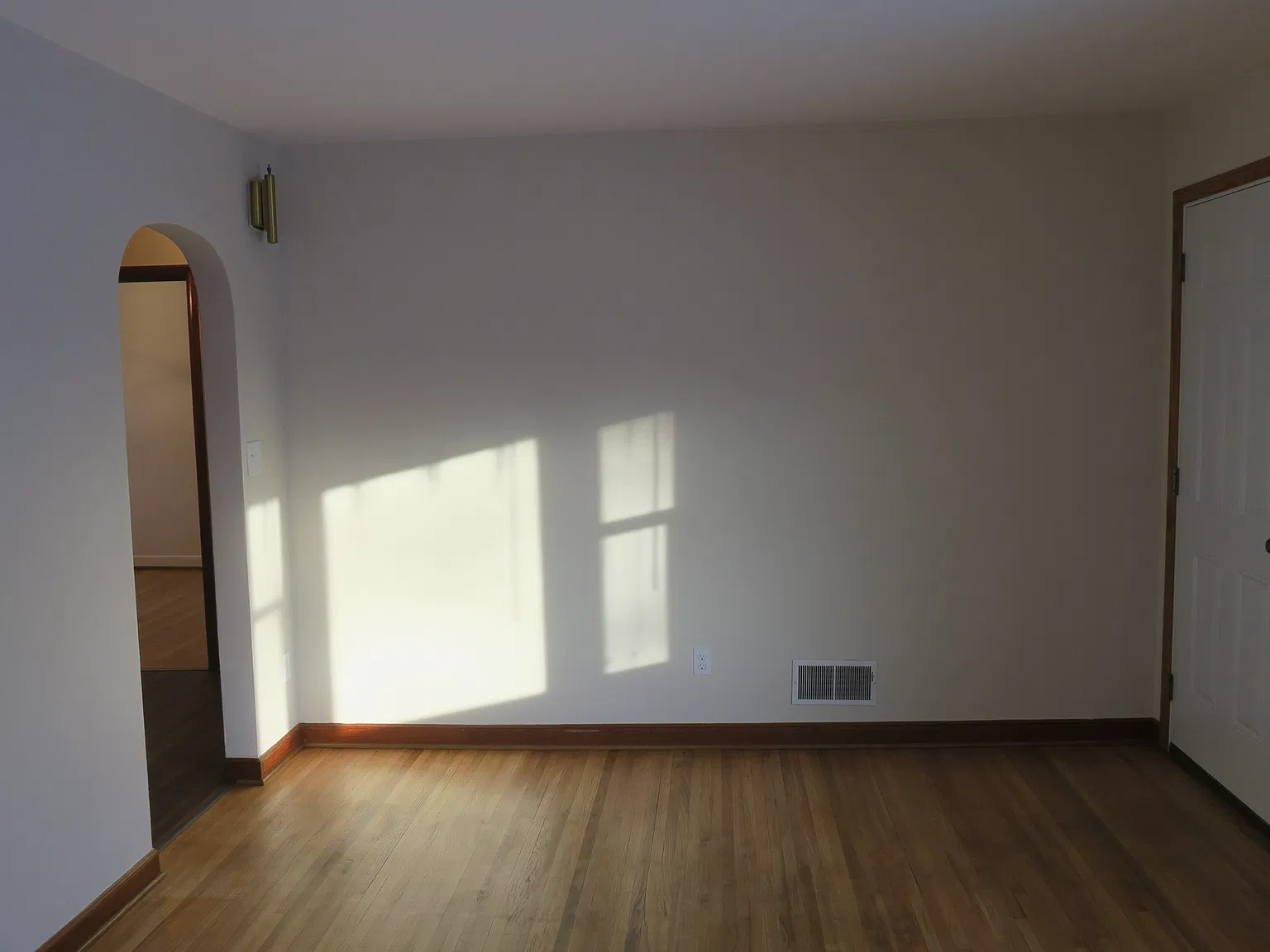 2 bed, 975 sqft, $1,575 — Photo 4