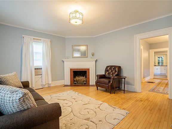 5th image of 18 Burwell St