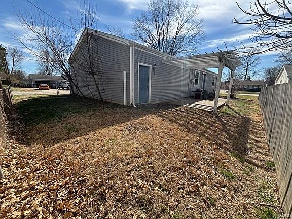 3rd image of 2525 Salem Dr