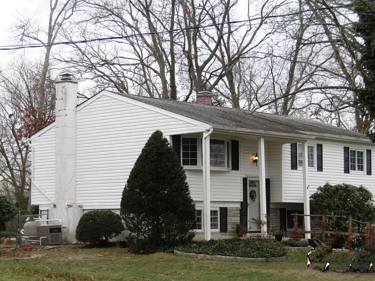 1023 Amethyst Dr — Photo 1
