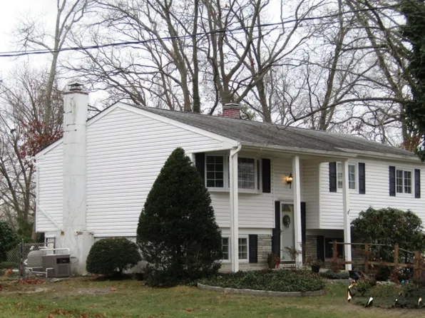 1023 Amethyst Dr, Toms River, NJ 08753
