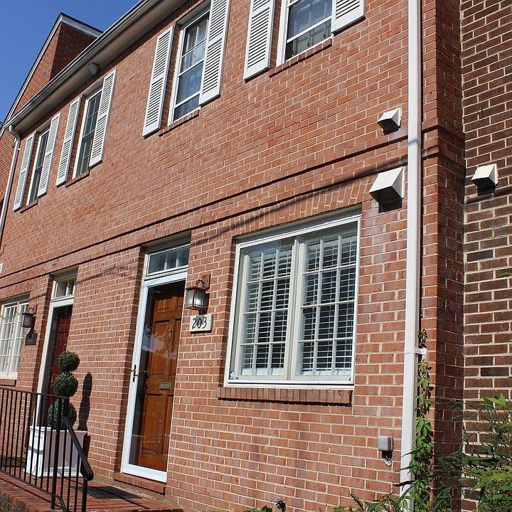 1st image of 203 S Payne St