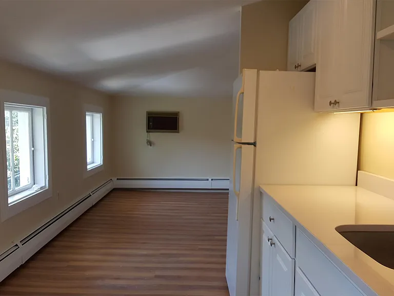 396 Orange St — Photo 4