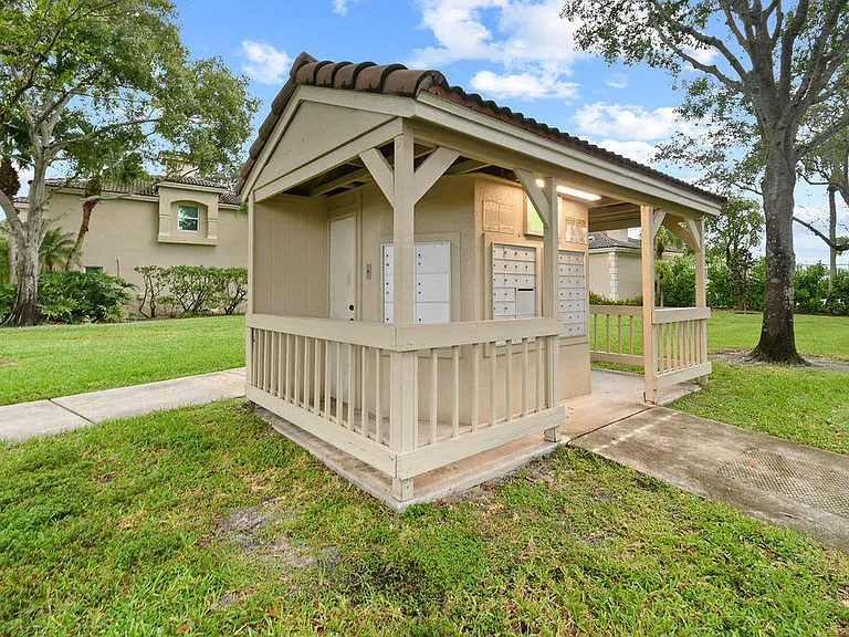 952 Summit Lake Dr — Photo 35