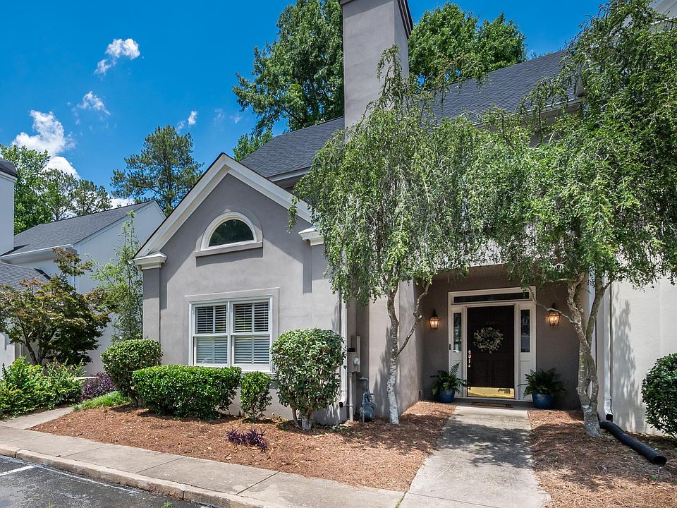Gorgeous entryway with convenient parking