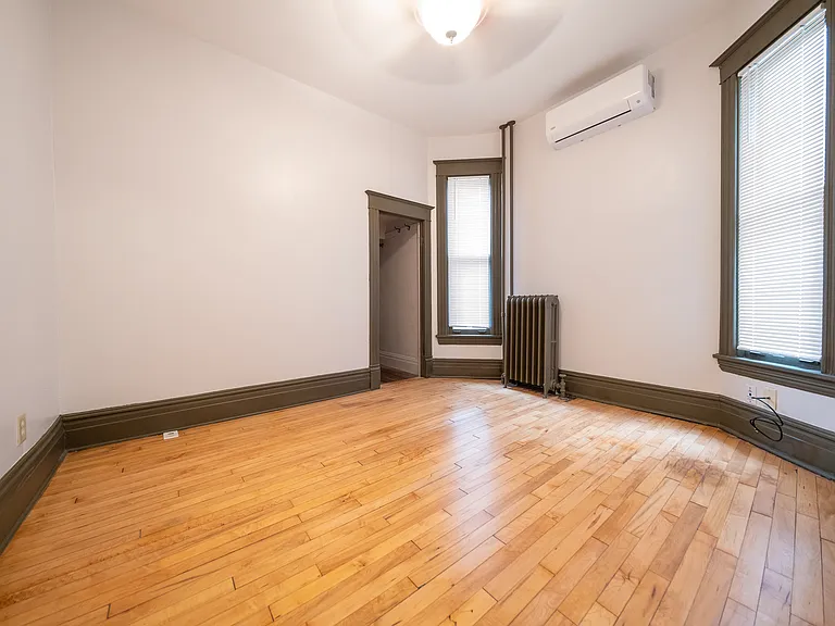 918 E 17th St #1 — Photo 9