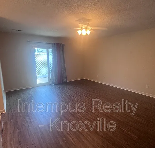 813 Villaview Way — Photo 13