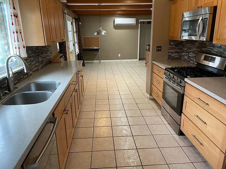 1725 Hiawatha Dr SE — Photo 5