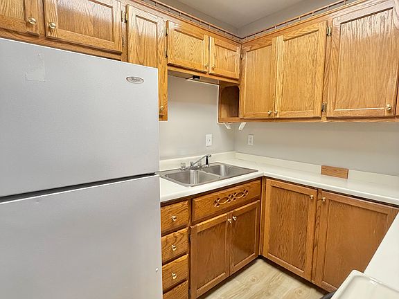 2nd image of 305 Lake St APT 19