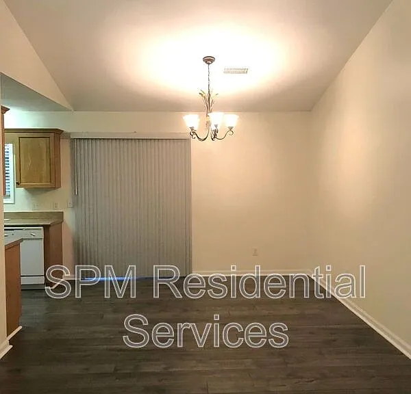 1798 Liz Ln NE — Photo 3
