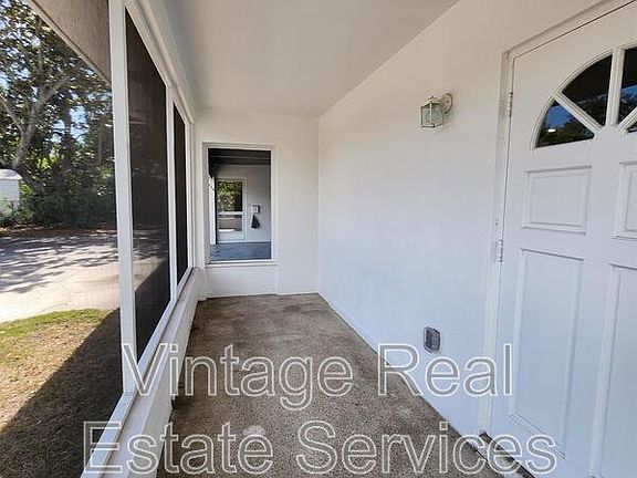 3rd image of 304 S Mercury Ave