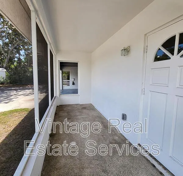 304 S Mercury Ave — Photo 3