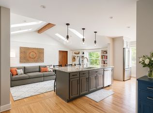 822 Loyola Dr, Ann Arbor, MI 48103