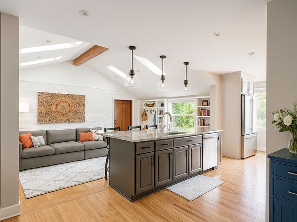 822 Loyola Dr