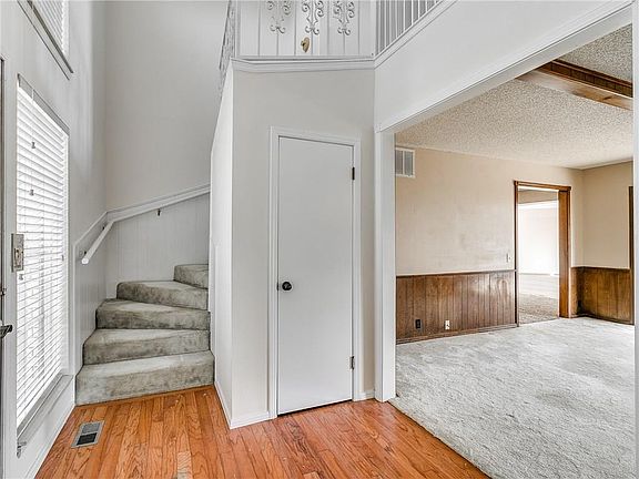 4th image of 12128 Greenlawn Ave