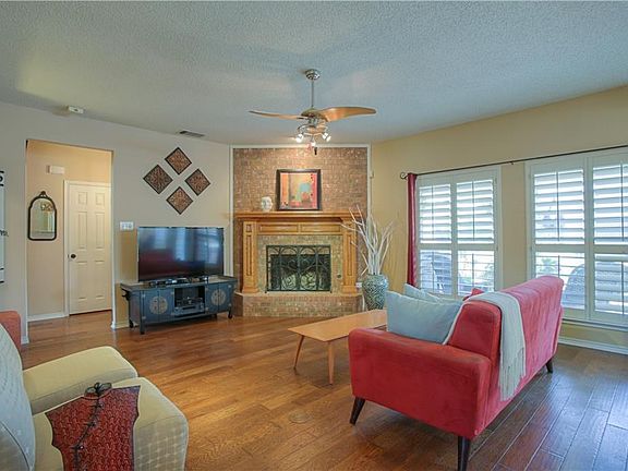 2nd image of 418 Saddlebrook Dr