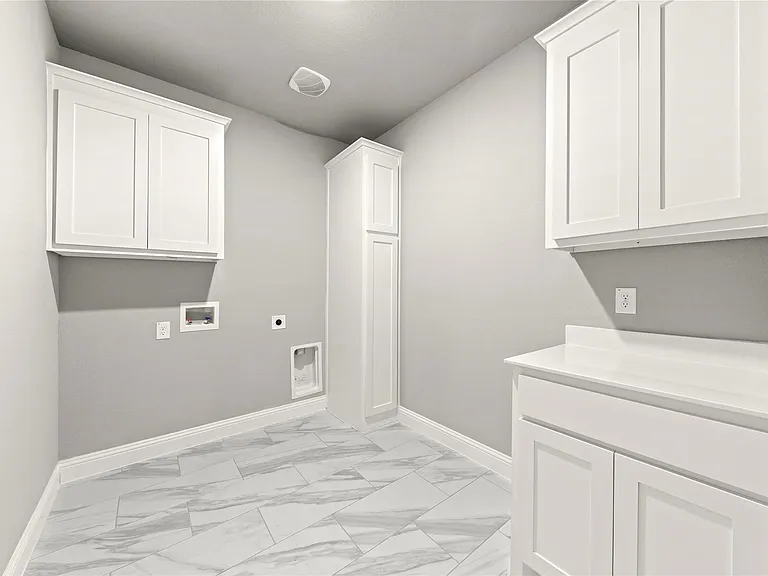 304 Community Dr — Photo 23