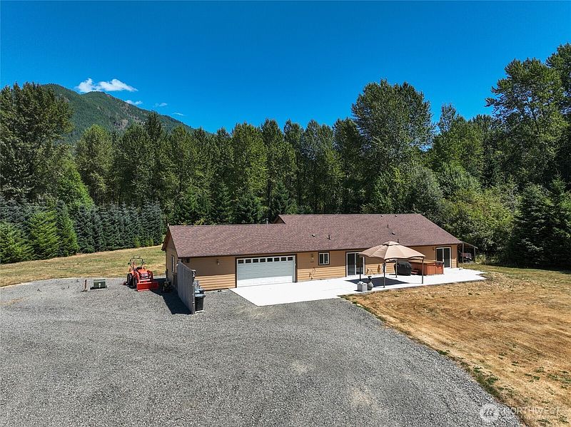 3rd image of 133 Lost Creek Drive