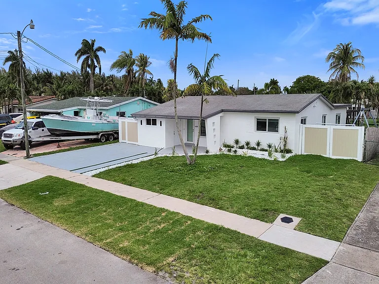 4480 SW 34th Dr — Photo 5