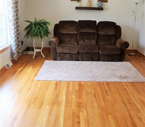 3rd image of 727 Jennings Ave