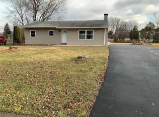 8 Sisson Dr, Rochester, NY 14623