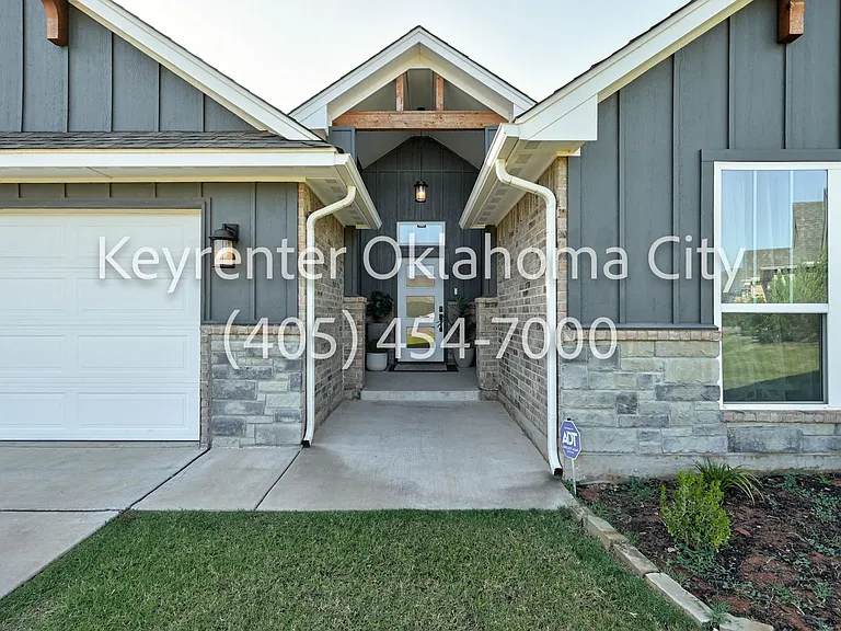 4200 NW 156th Ter — Photo 3
