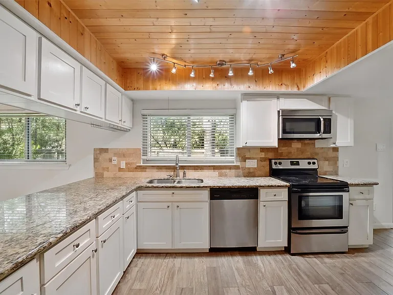 19 Still Glen Ct — Photo 10