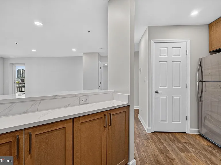 100 Harborview Dr #411 — Photo 10