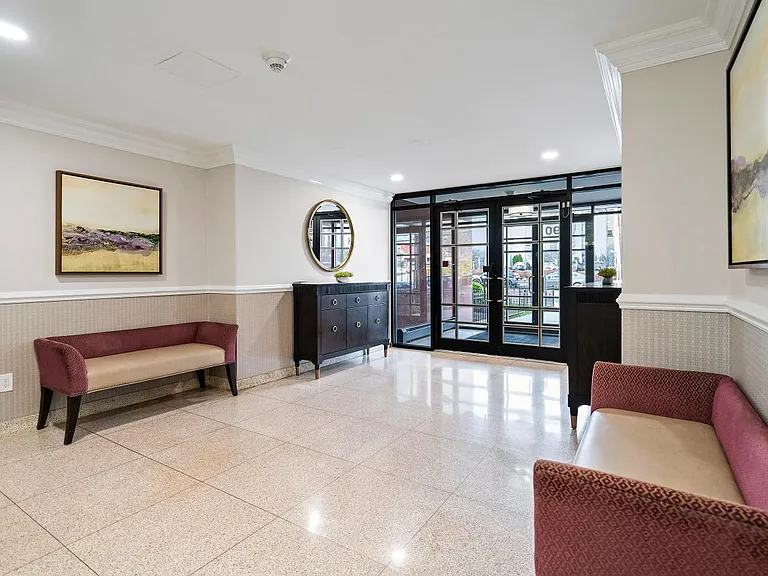 Imperial Apartments — Photo 17