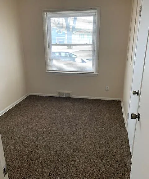 15625 W Forteen Mile Rd — Photo 7
