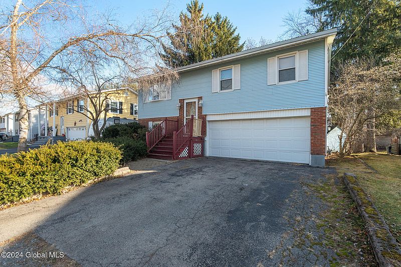 2nd image of 4 Red Oak Drive