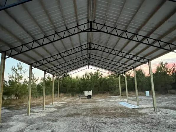 628 Lindsey Trl, Nahunta, GA 31553