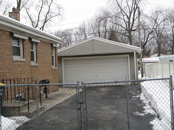Detached Garage