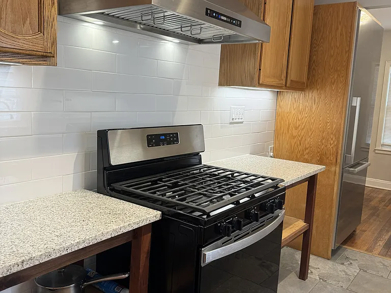 808 Berkeley St — Photo 4