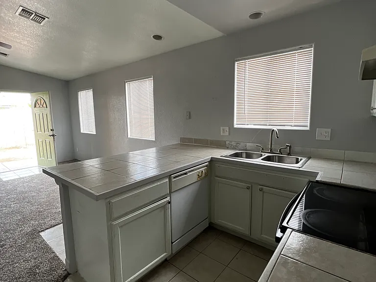 3316 W Jackson St #2 — Photo 6