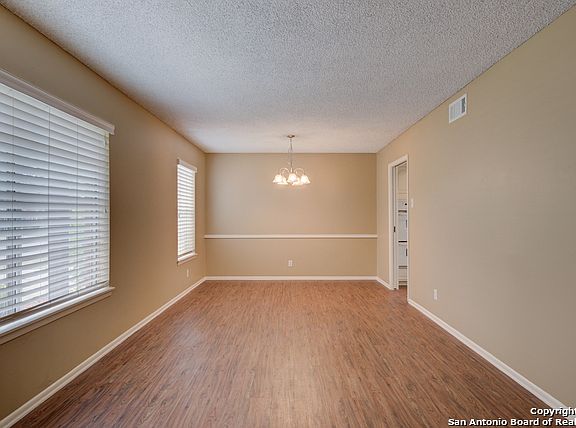 4th image of 410 Balboa Dr