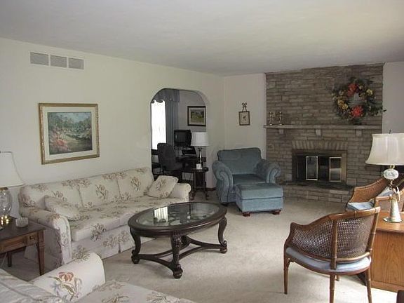 2nd image of 779 Smithfield Dr