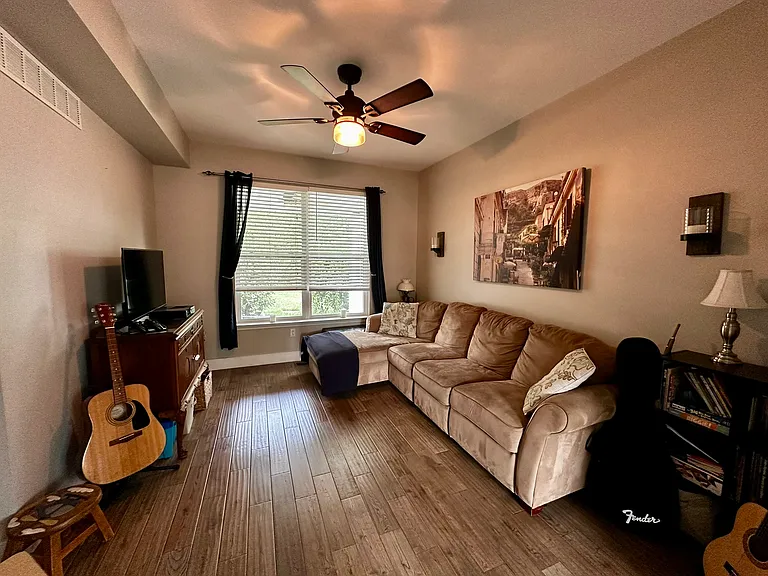 1043 Nicole Dr — Photo 9