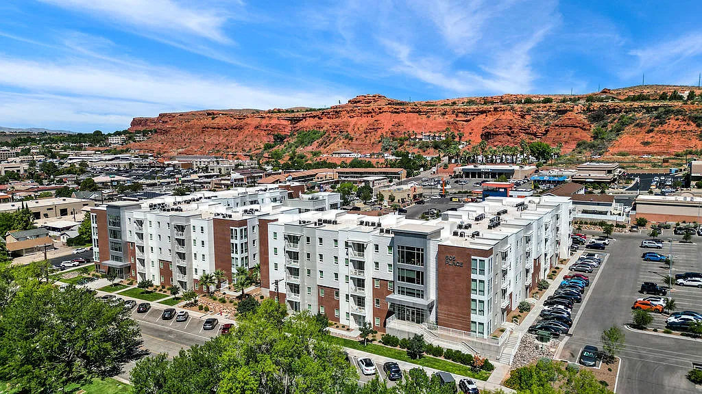 605 Place Student Housing & Co-Living — Photo 2