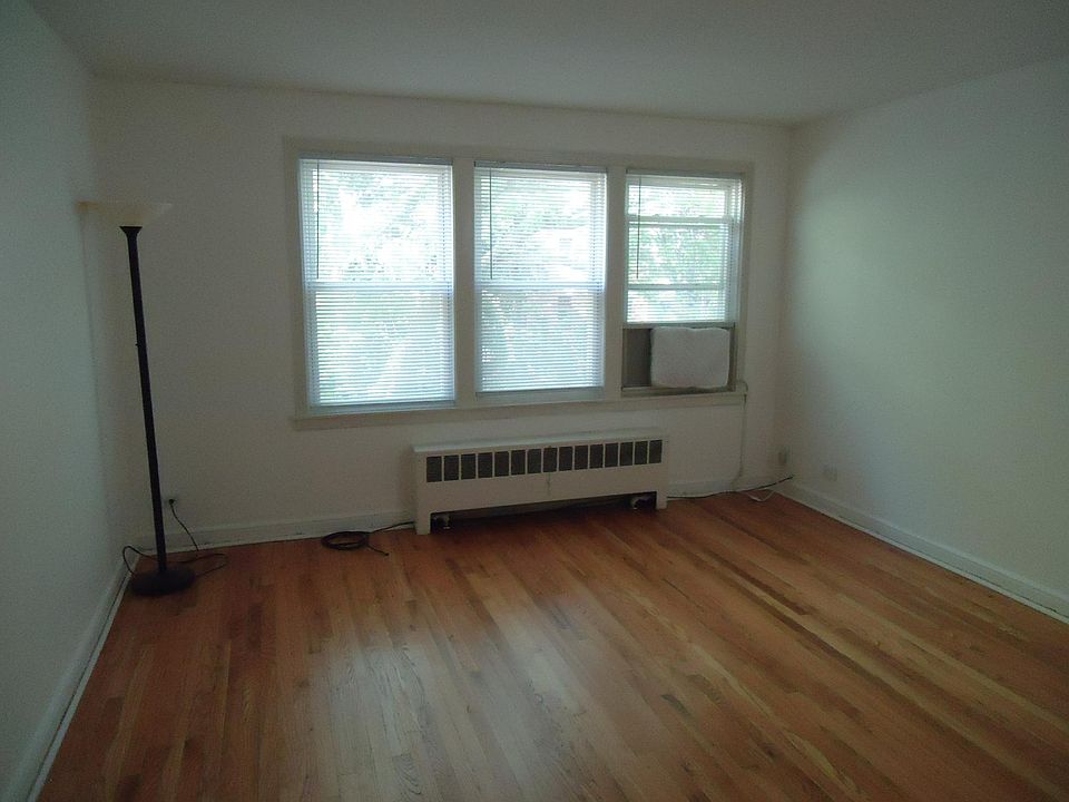 2nd image of 2313-15 W Morse Ave #1