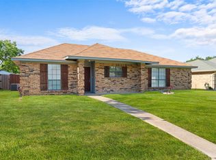 1013 Hunters Glen Dr, Mesquite, TX 75150
