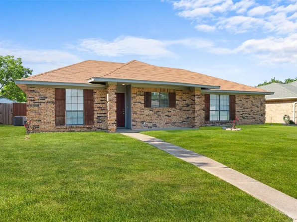 1013 Hunters Glen Dr, Mesquite, TX 75150