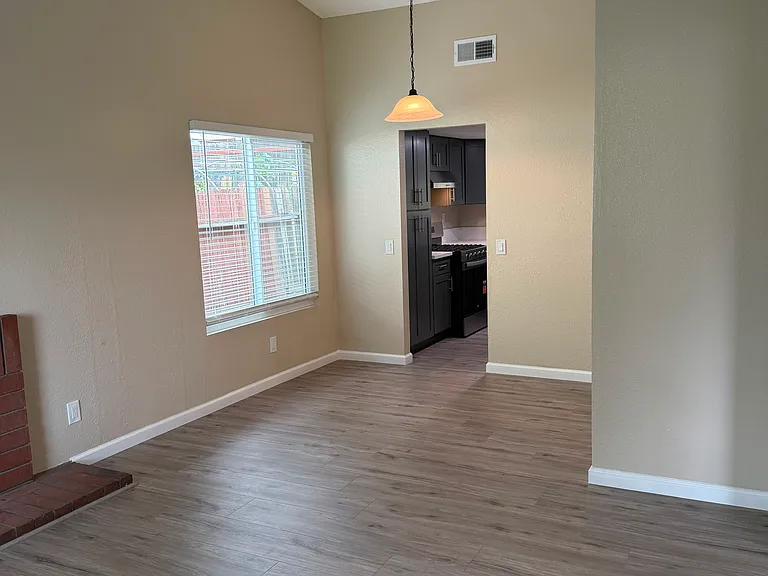 1315 E Flora St — Photo 23