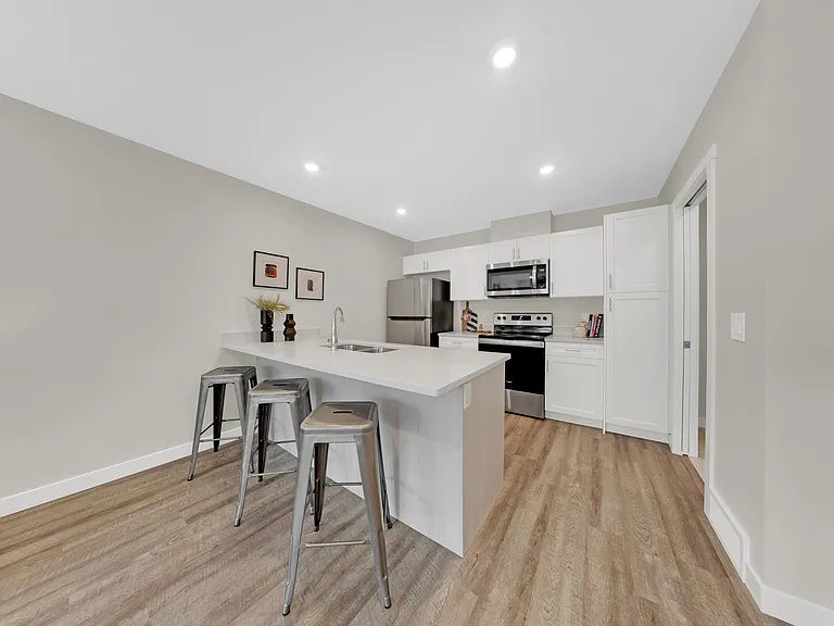 110 Baltzan Blvd — Photo 29