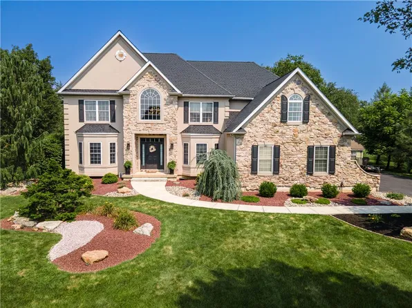 129 Chase Hollow Dr, Nazareth, PA 18064
